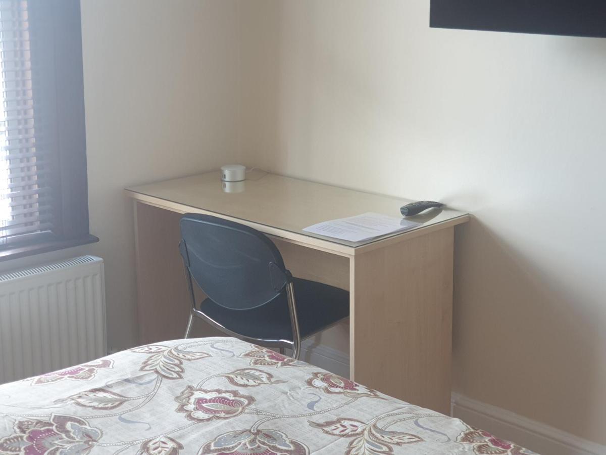 London Luxury 2 Bedroom Flat 5Min Walk From Overground, With Free Wifi, Free Parking-Sleeps X6 Ilford Exterior foto